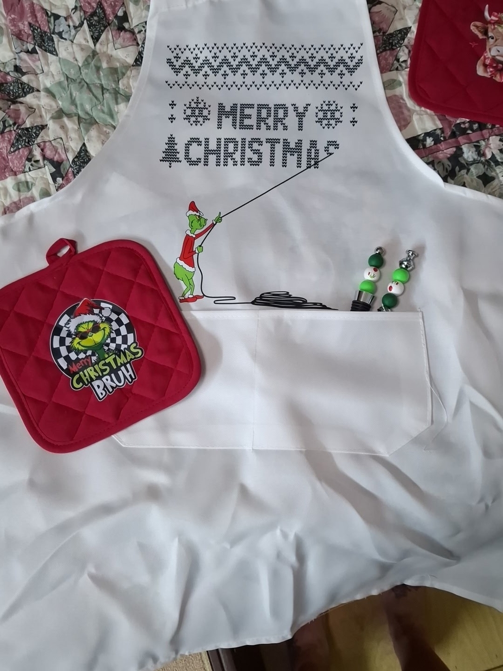 Unbranded Kids White 'Merry Christmas' Apron with Grinch Graphic